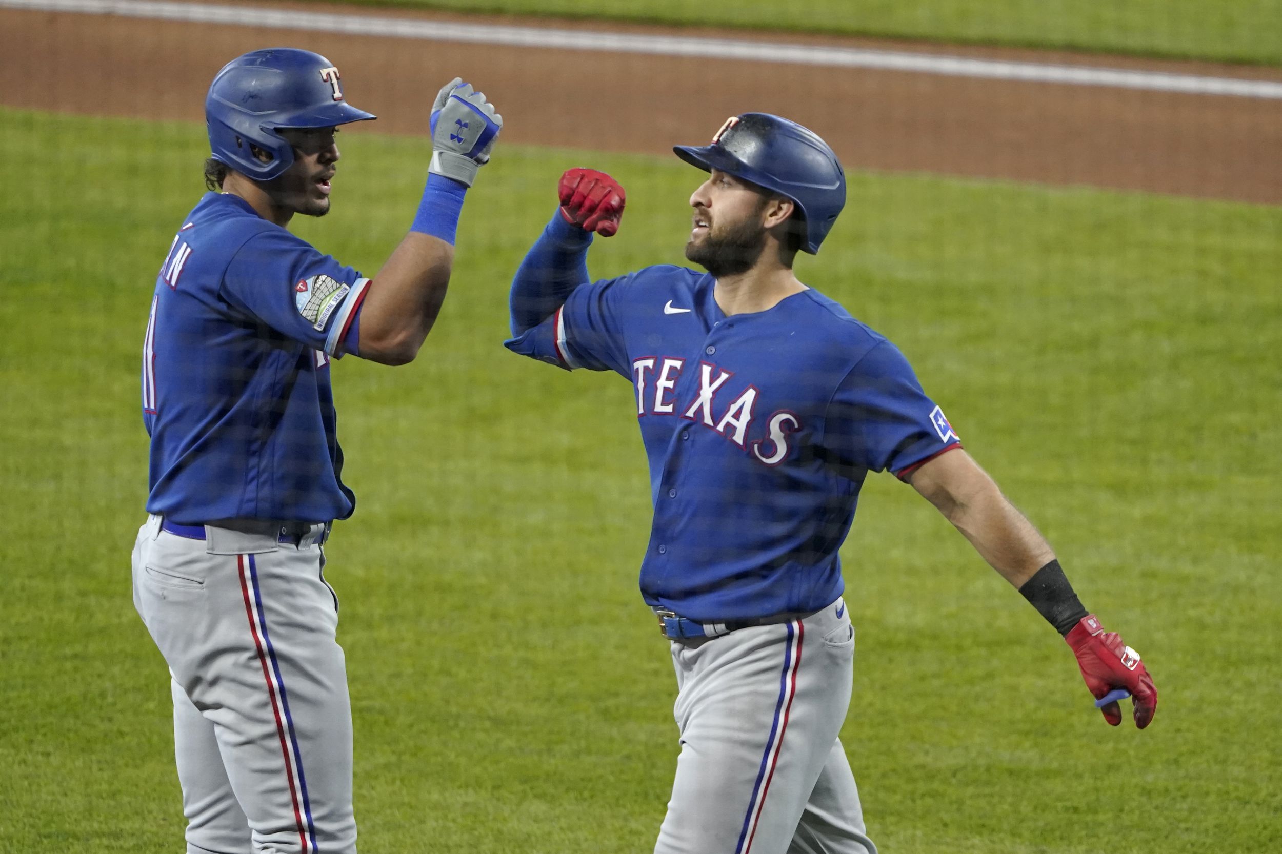 Kyle Lewis homers, Mariners hand Rangers 10th straight road loss 3