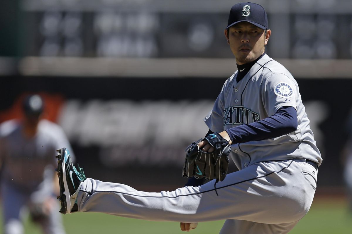 Seattle Mariners pitcher Hisashi Iwakuma works against the Oakland Athletics in the first inning of a baseball game Sunday, Sept. 6, 2015, in Oakland, Calif. (Ben Margot / Associated Press)