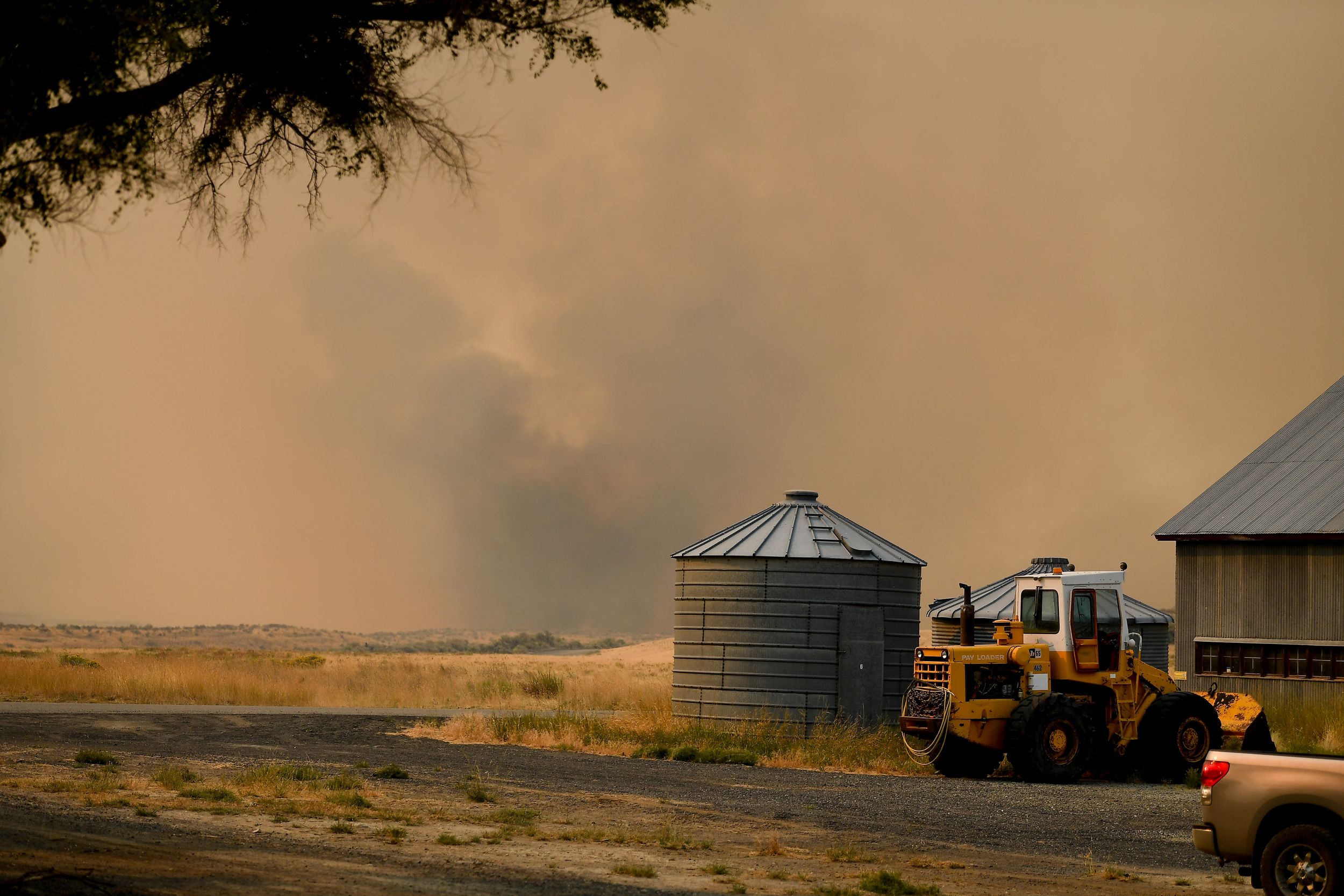 Farmers aid fire crews in effort to save Douglas County town of
