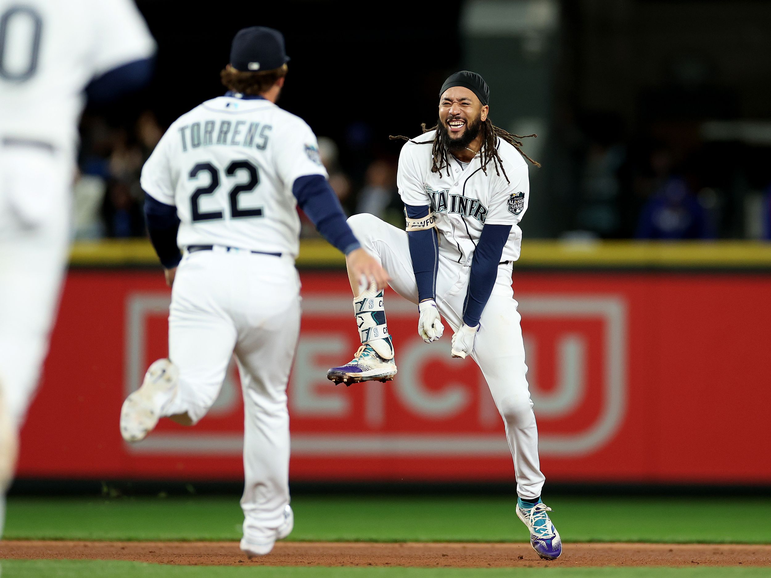 J.P. Crawford delivers again as Mariners beat Rangers, keep playoff hopes  alive