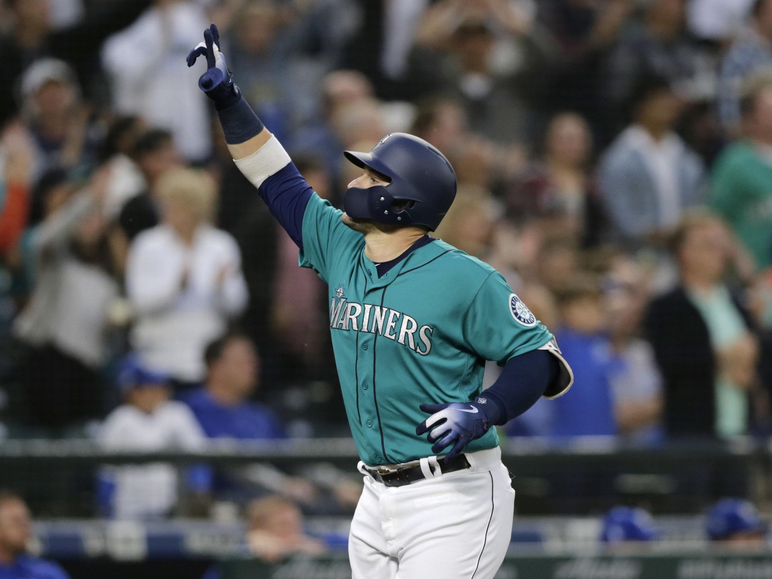 Mike Zunino hopes to be back behind the plate for the Mariners on Saturday