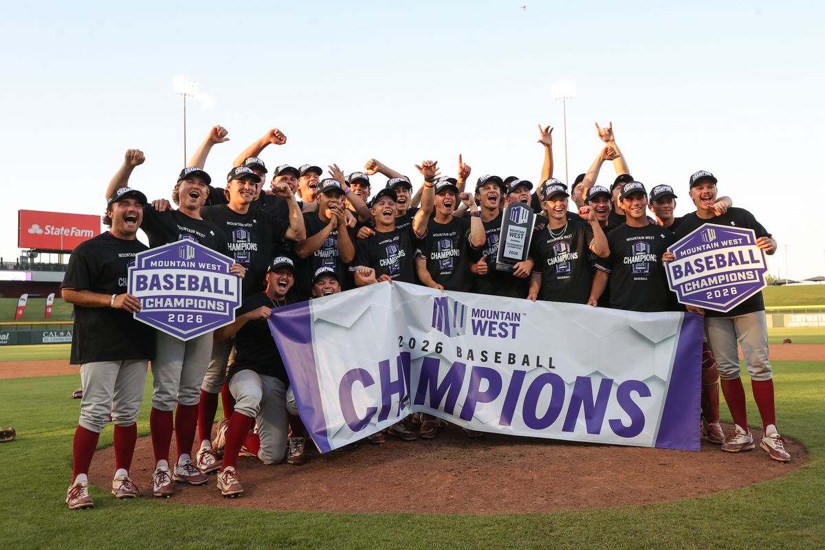 Washington State celebrates winning the Mountain West Tournament championship on Sunday at Sloan Park in Mesa, Ariz.  (Tanner Pearson/MW Photos)