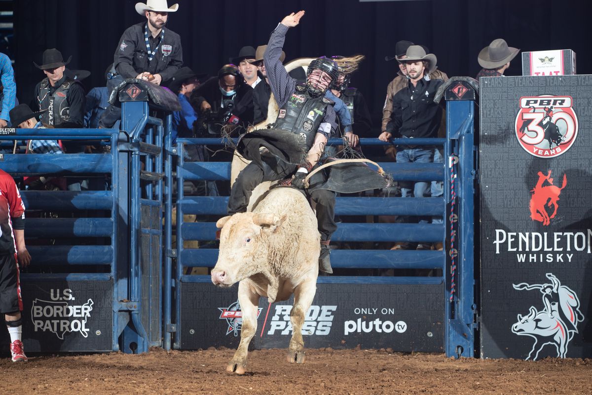 Thor Hoefer II rides Tannerite of Lightning Livestock, Inc. during a PBR event in Lexington, Kentucky.  (Bull Stock Media)