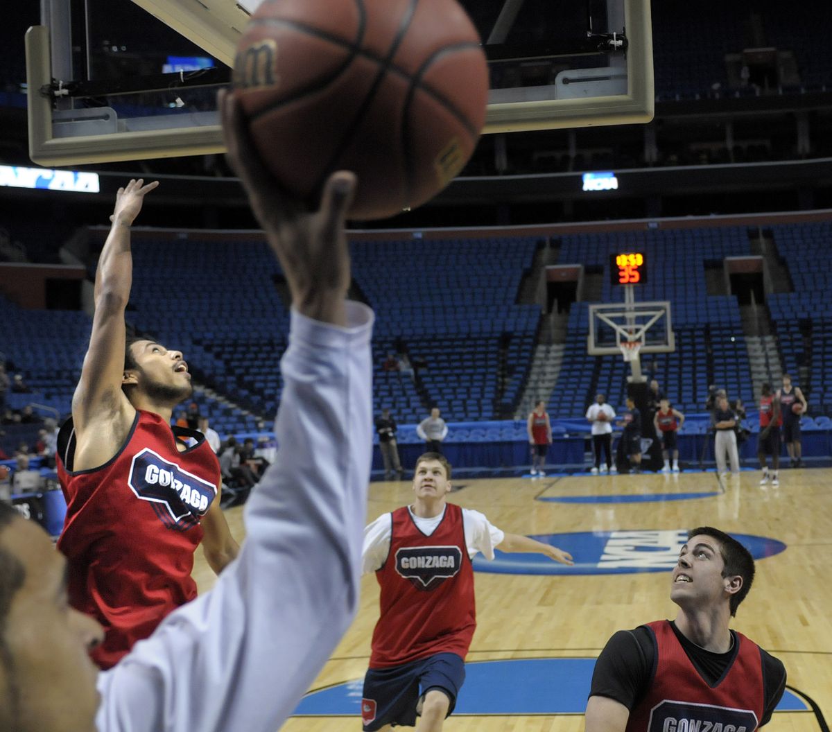 Steven Gray of Gonzaga, left, shoots during the Zags