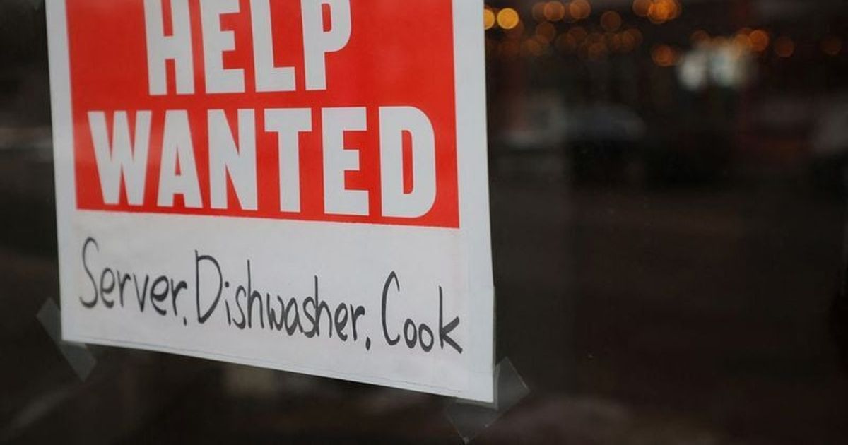 U.S. weekly jobless claims increase marginally amid labor market resilience