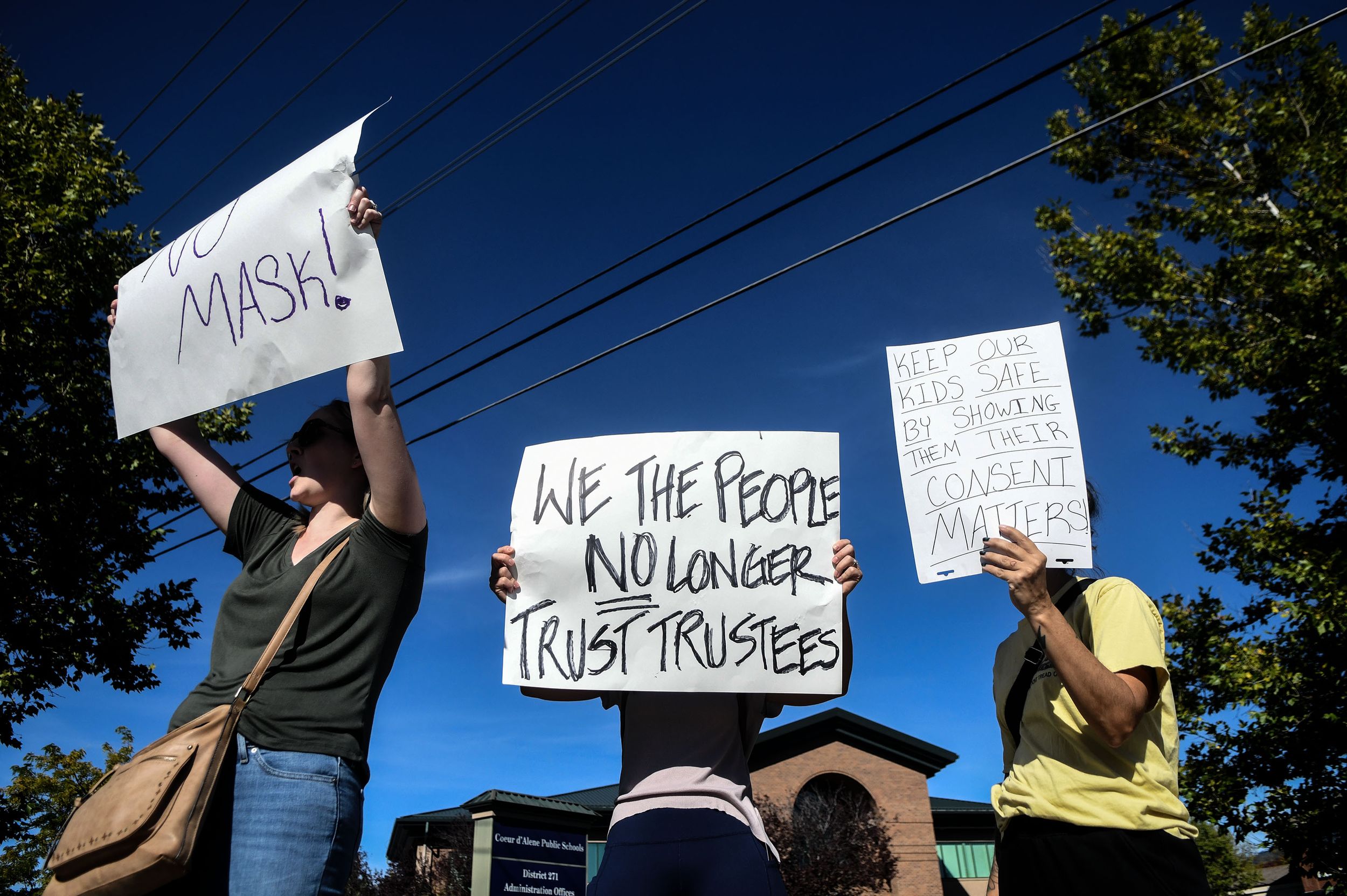 Protesters clash at a CDA school board meeting and more top stories on  Krem2 News at 10 p.m.