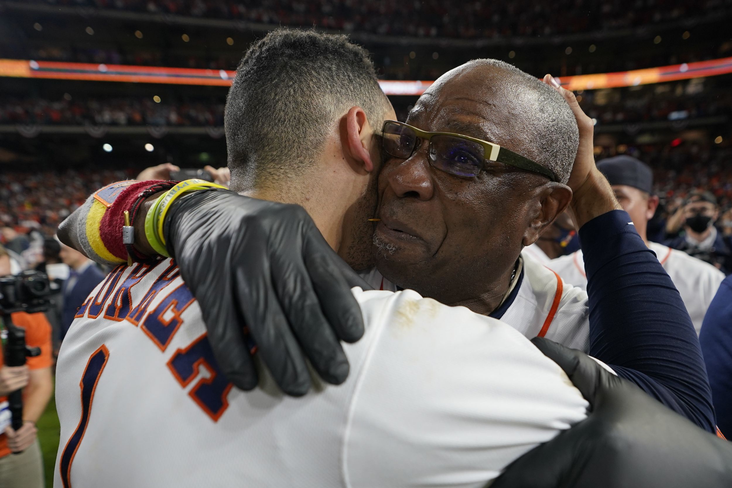 ALCS: Luis García hurls Houston Astros past Boston Red Sox into