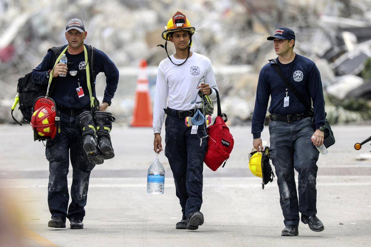 Crews give up hope of finding survivors at building collapse site in ...