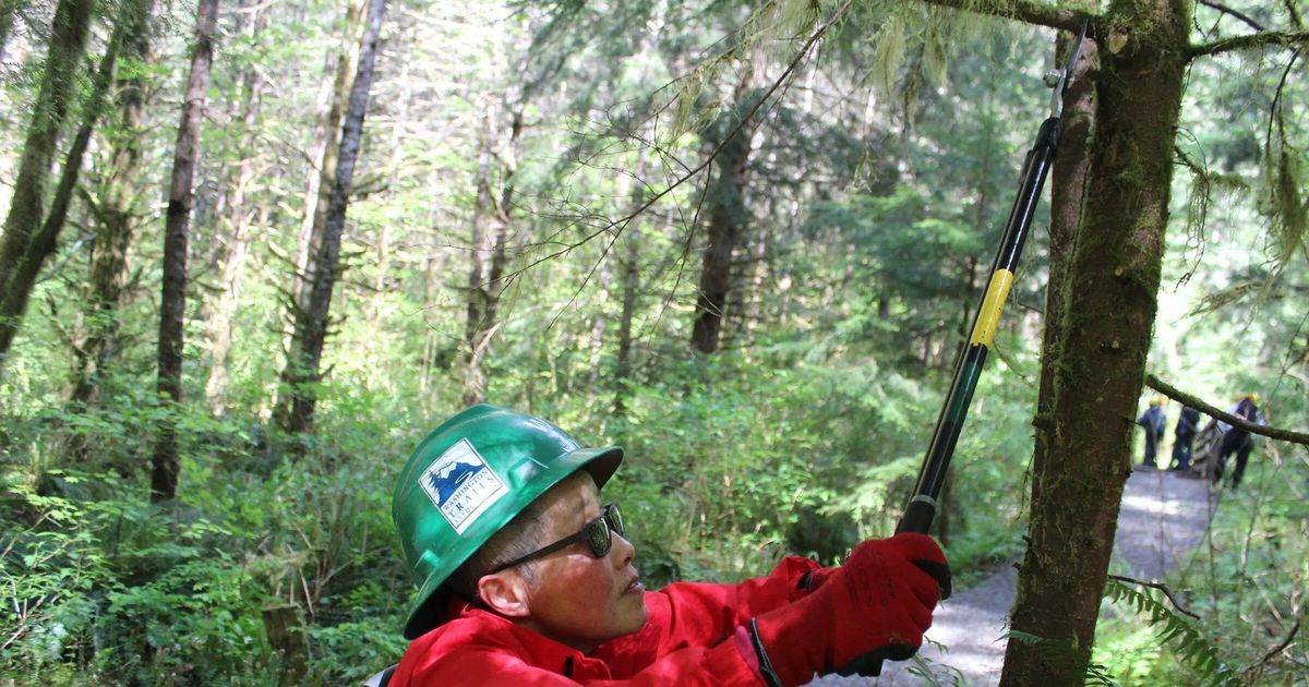Washington volunteers step up as recreation areas face staffing, budget cuts Washington volunteers step up as recreation areas face staffing, budget cuts