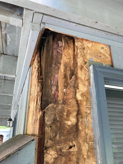 This is severe wood rot that has compromised the corner of this home. Poor workmanship is the cause. The carpenter installed the flashing wrong. (Tribune Content Agency)