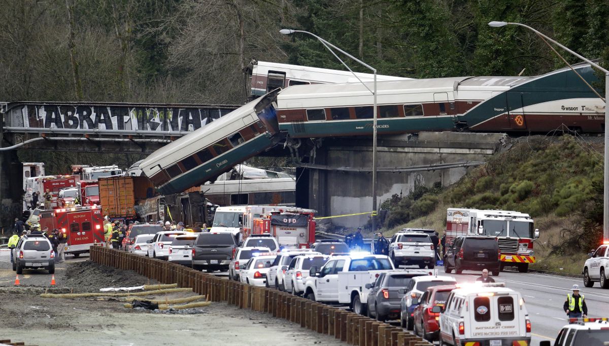 Derailed Amtrak train between Tacoma and Olympia - Dec. 18, 2017 | The ...