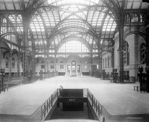 "Main Concourse," Detroit Publishing Co. #30 X. Source: Library of Congress. The now-expired copyright was held by the Detroit Publishing Co., but the images are now in the public domain.