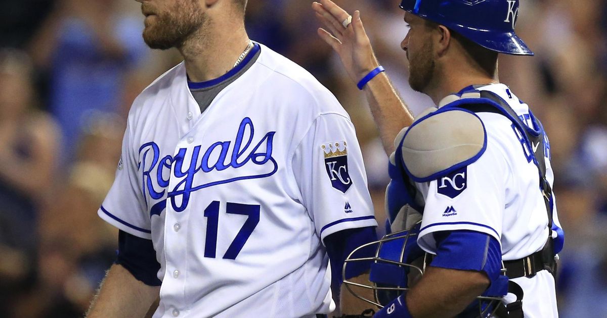 MLB Notes: Royals place closer Wade Davis on 15-day DL with