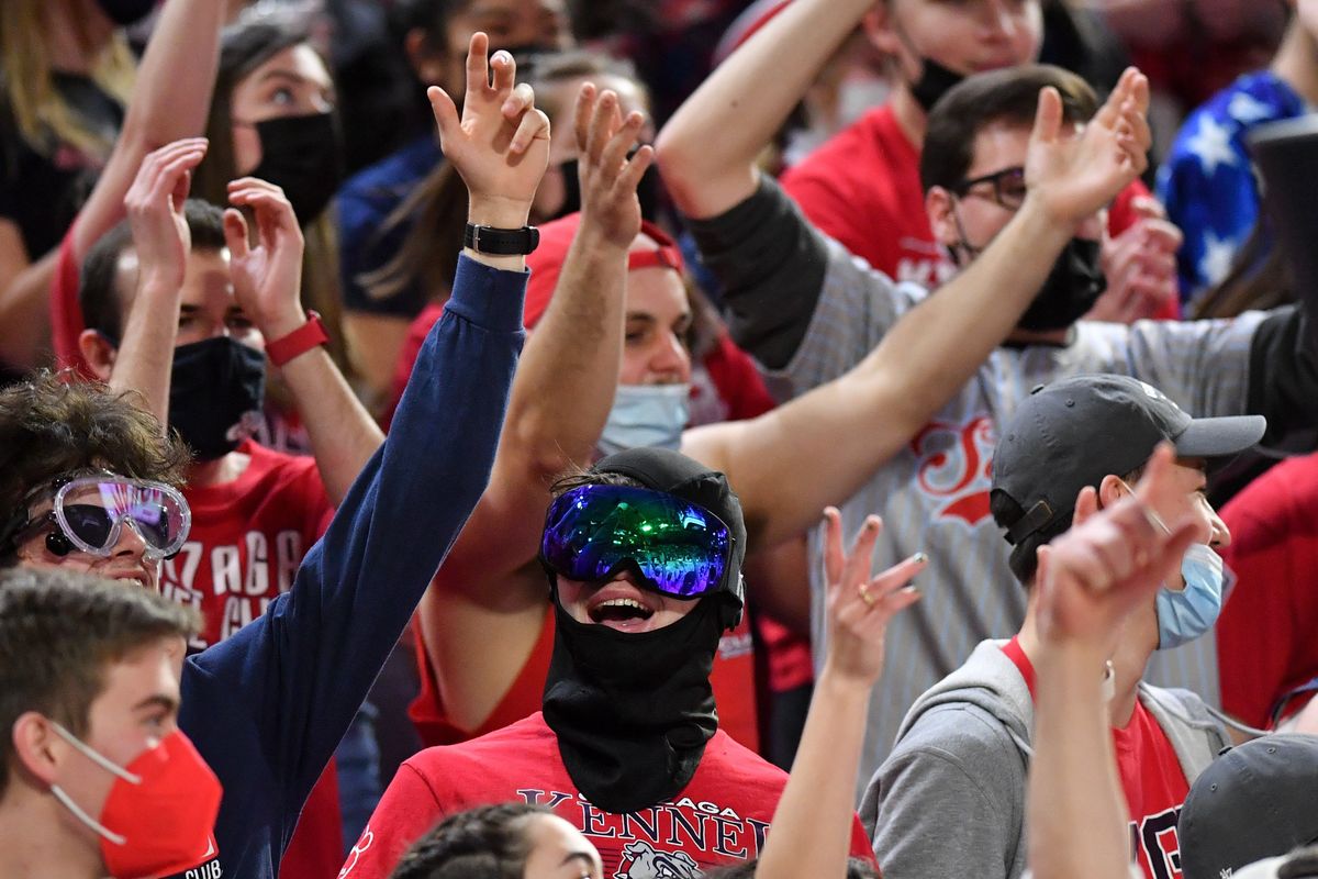 The Kennel Club gets pumped up before the start of Gonzaga