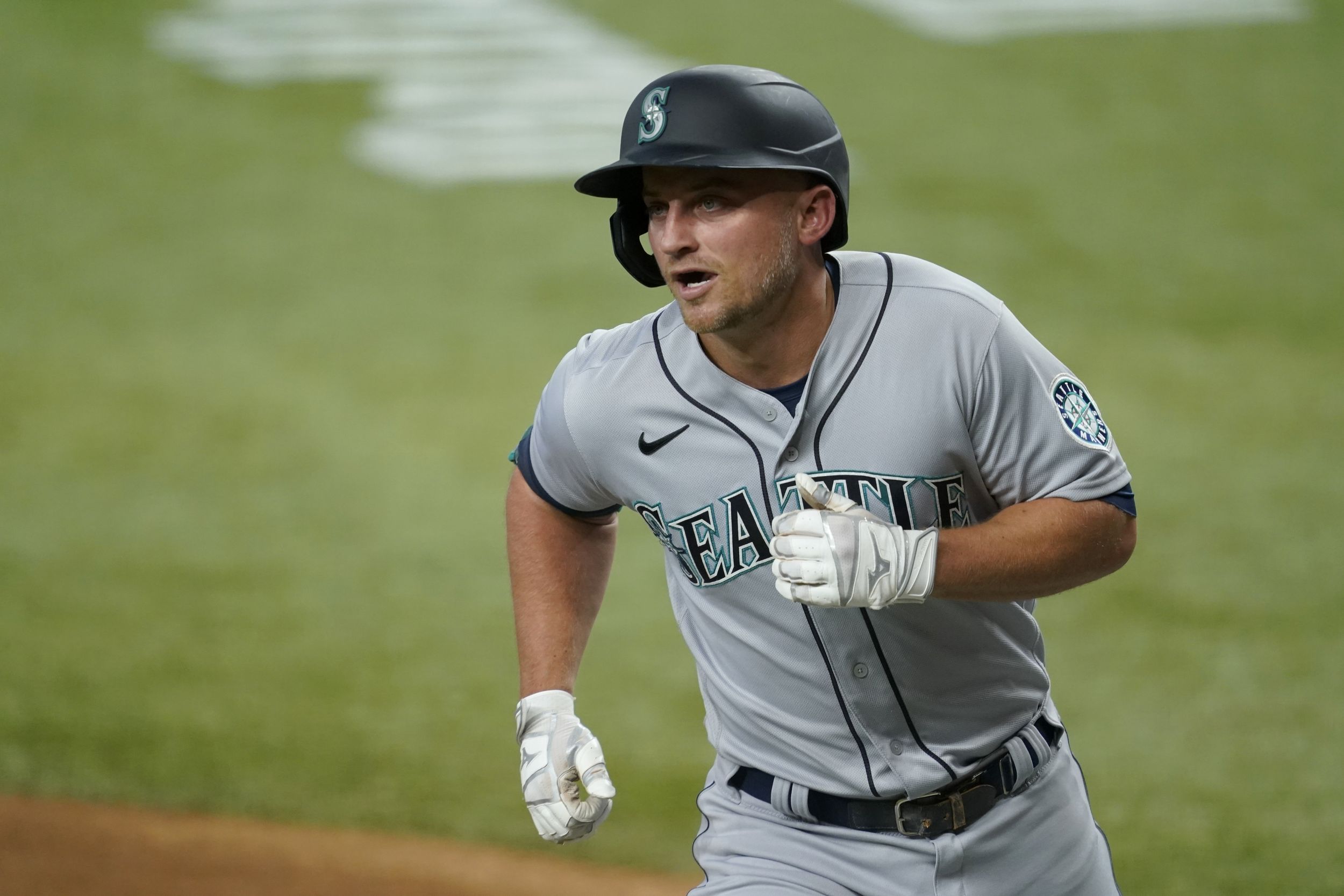 For the second consecutive day, Jonah Heim delivers Rangers a walkoff win  vs. Mariners