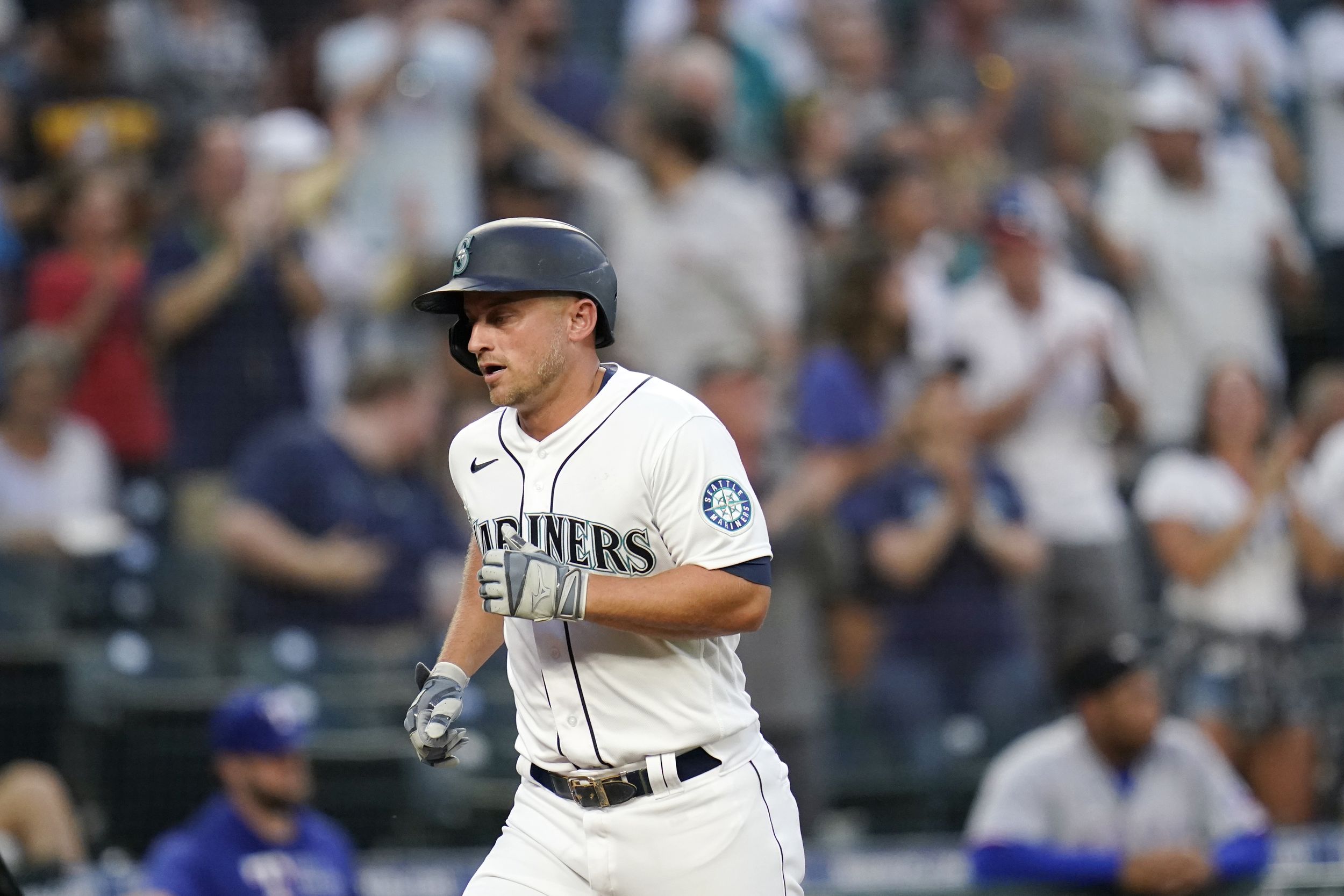 Mariners' latest loss to Yankees makes dim playoff hopes even dimmer