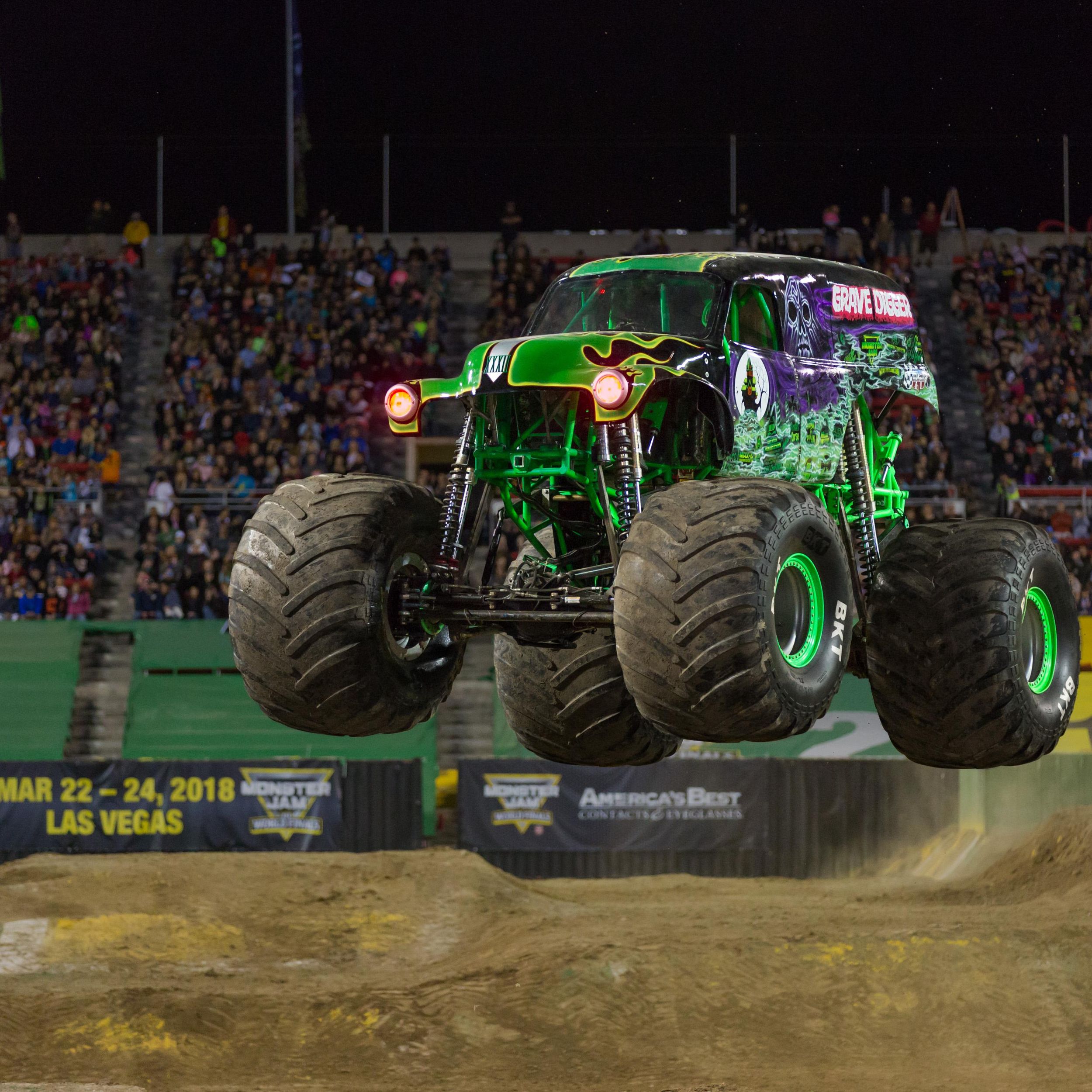 how much do grave digger monster truck drivers make