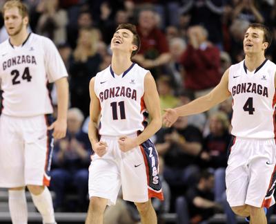 Gonzaga’s David Stockton, center, had a career-high 21 points to lead the injury-plagued Bulldogs in scoring. (Jesse Tinsley)