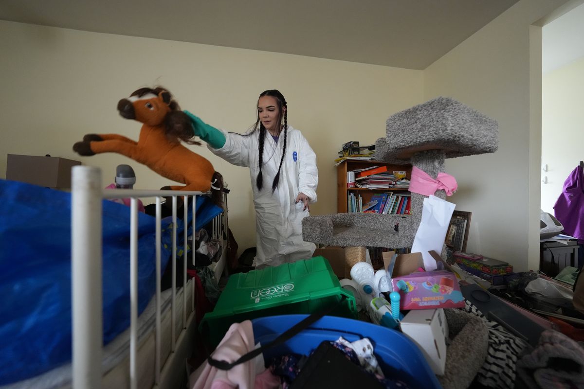 Brogan Ingram, at a client’s home, said in the past she struggled to keep her own apartment tidy. “I needed to learn ways that I could change my relationship with cleaning, and I learned things that worked for me,”  (JOHN MORRIS/For The Washington Post)