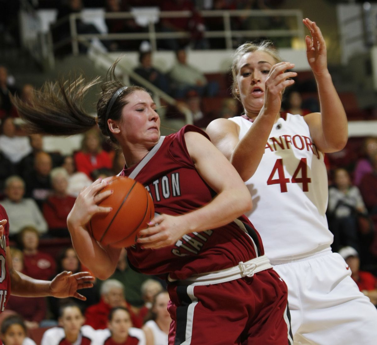 Center Carly Noyes, left, and the Washington State Cougars are still searching for their first Pacific-10 Conference victory of the season.  (Associated Press)