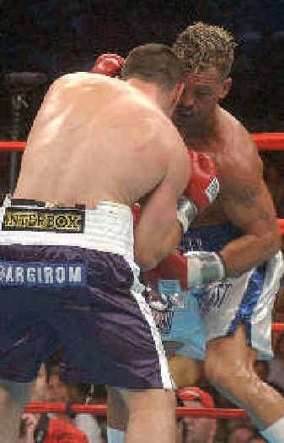 Arturo Gatti, right, delivers the knockout punch to Leonard Dorin during their WBC title fight.
(Associated Press / The Spokesman-Review)