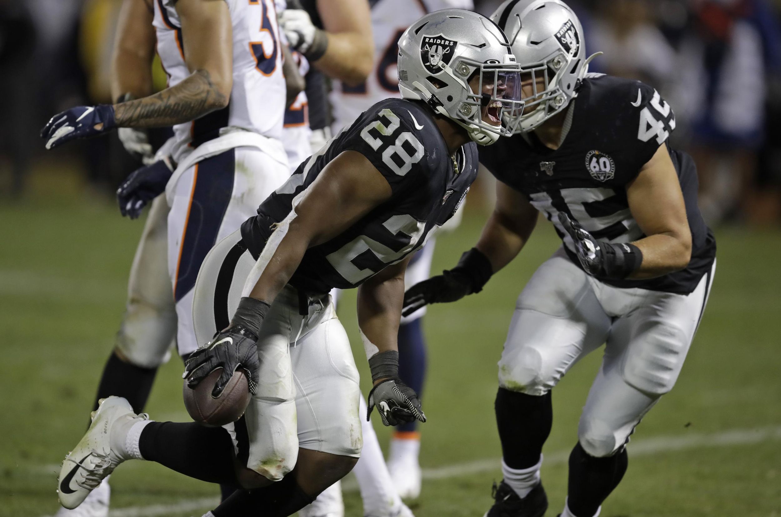 Raiders beat Broncos 2416 in first game after Antonio Brown’s release