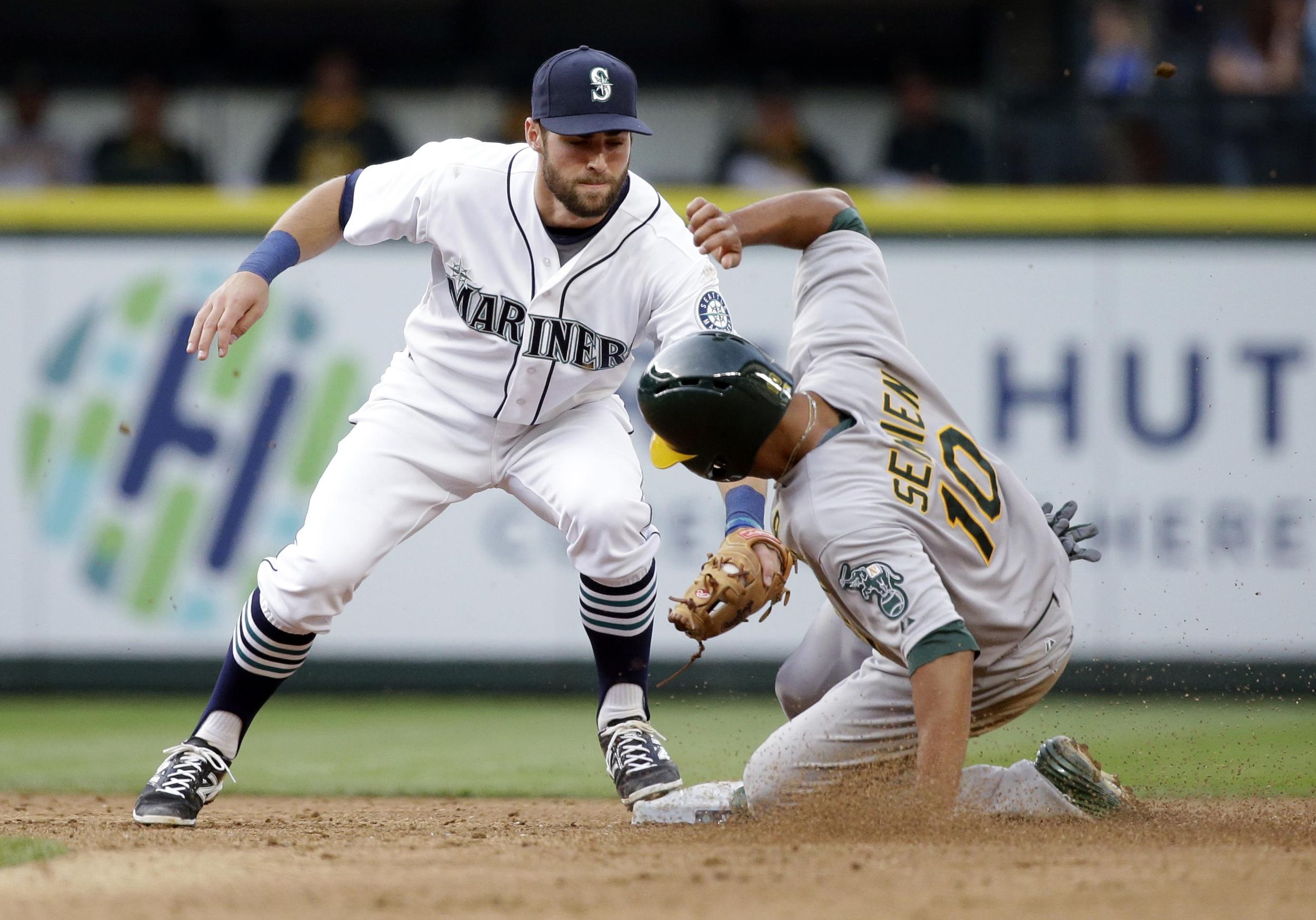 Seattle Mariners infielder Robinson Cano has support of his teammates