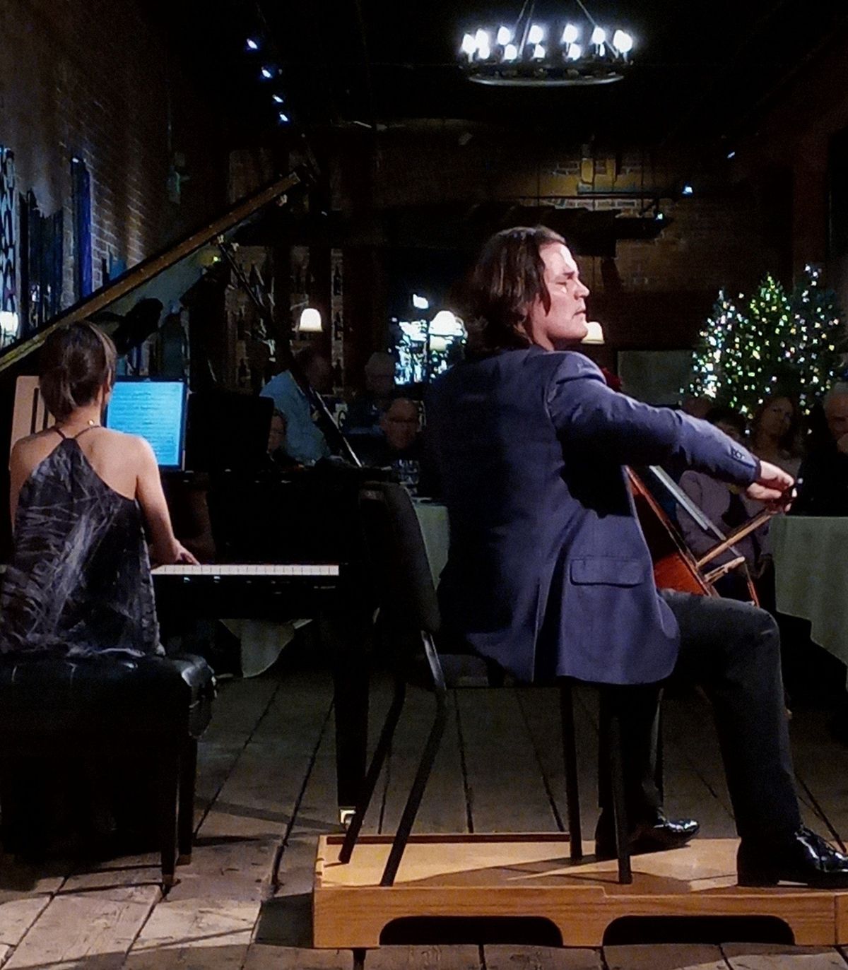 Zuill Bailey performs at Barrister Winery on Nov. 11. (Gertrude Harvey)