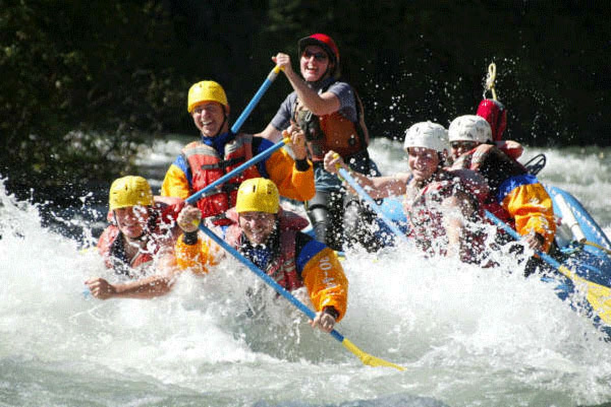 Rafters hit the Tieton River in the prime time of mid-September. (riverrider.com)