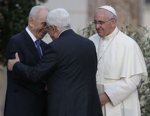 Pope Francis with Israel’s President Shimon Peres, left, and Palestinian President Mahmoud Abbas. (Associated Press)