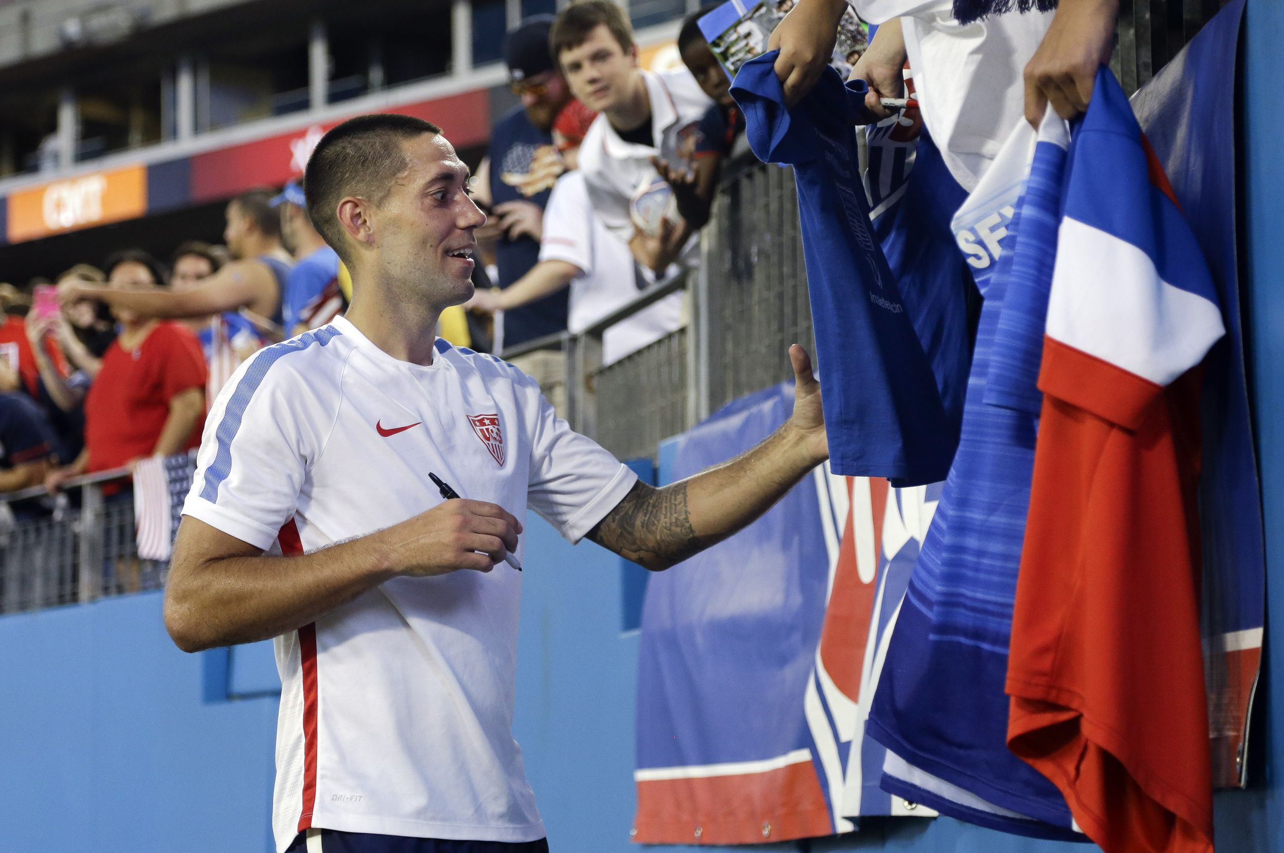 Clint Dempsey's hat trick leads U.S. to dominating 6-0 win over Honduras in  World Cup qualifier - Los Angeles Times