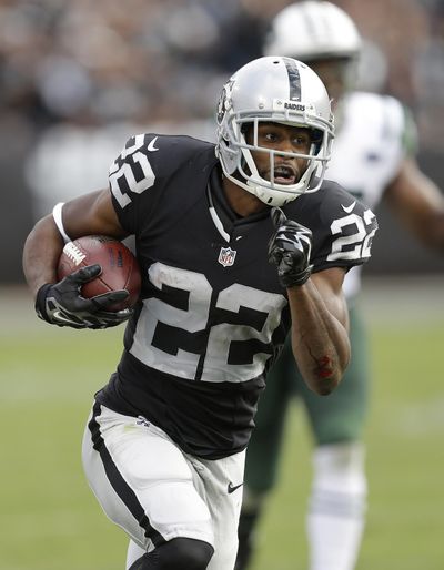 Oakland Raiders running back Taiwan Jones (22) runs toward the end zone to score on a touchdown reception during the second half of an NFL football game against the New York Jets in Oakland, Calif., Sunday, Nov. 1, 2015. (AP Photo/Ben Margot) ORG XMIT: OAS116 (Ben Margot / AP)