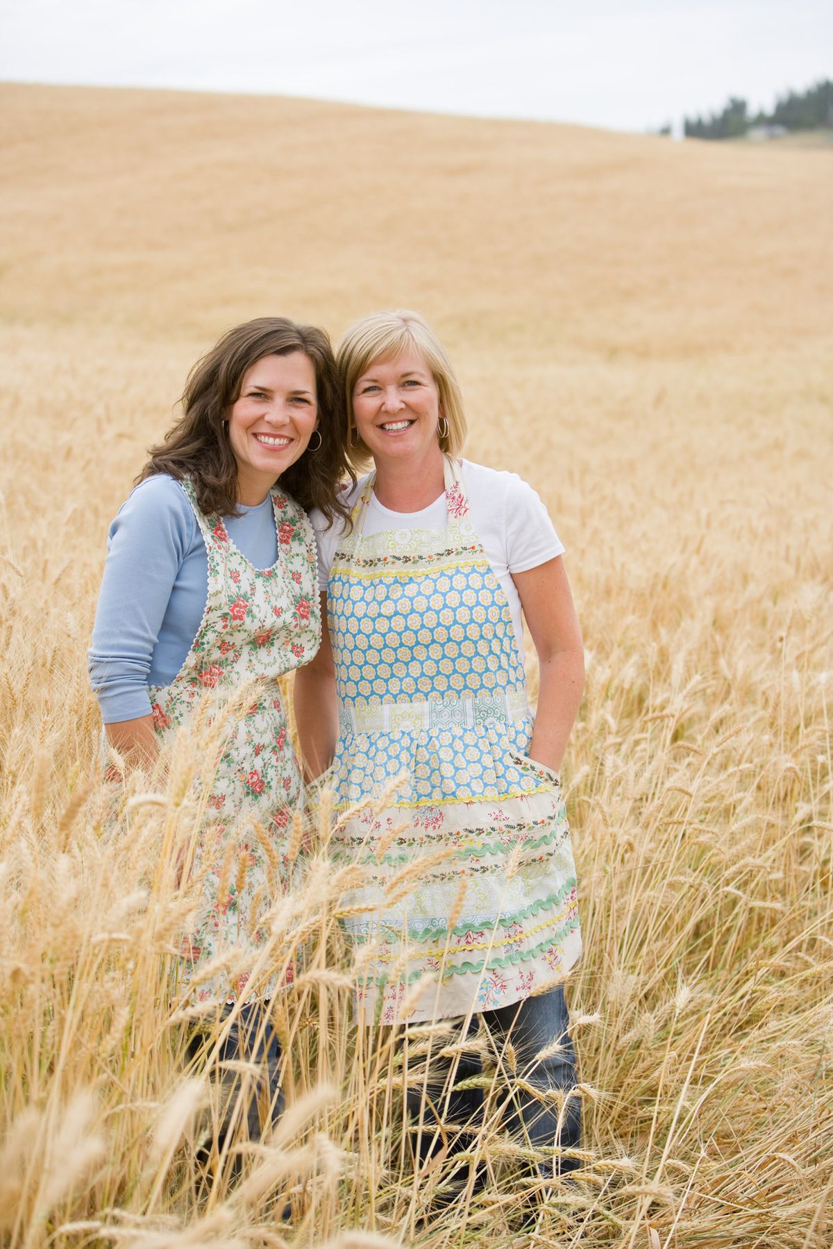 Farm Chicks Serena Thompson, left, and Teri Edwards are celebrating the release of their first book “The Farm Chicks in the Kitchen” and working on a second book of Christmas crafts and recipes.  (Copyright Granen / Photos courtesy of “The Farm Chicks in the Kitchen”)