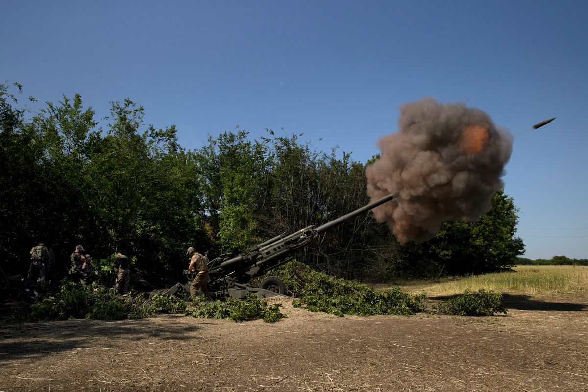 Ukrainian soldiers fire an M777 howitzer, supplied by the United States, at Russian positions in the Donetsk region of Ukraine on Tuesday. In recent days, Russian forces have made steady gains in fierce and costly battles in Ukraine’s east. (TYLER HICKS/The New York Times)
