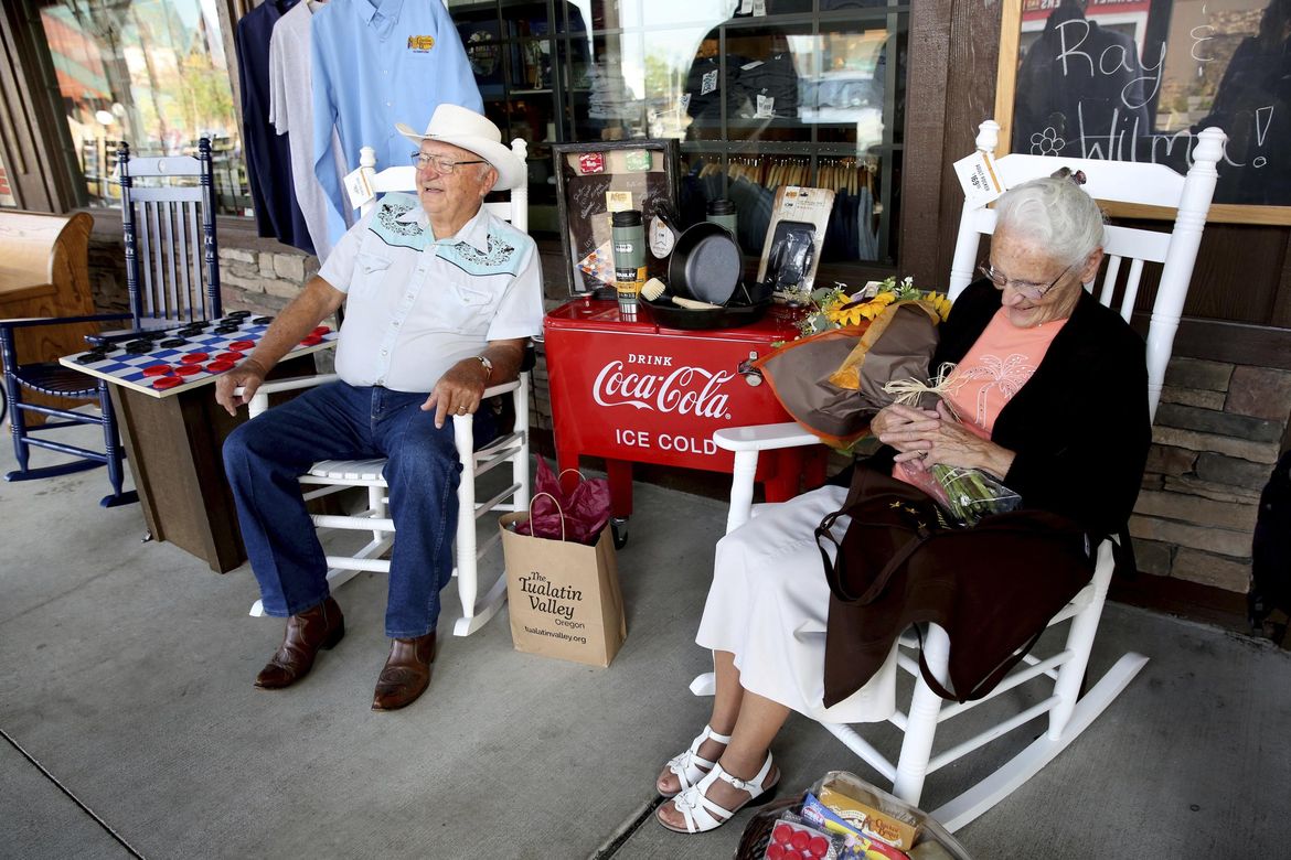 Couple fulfills dream, visits each Cracker Barrel in country The