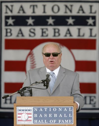 Dave Niehaus delivers his induction speech at the Baseball Hall of Fame. (Associated Press / The Spokesman-Review)