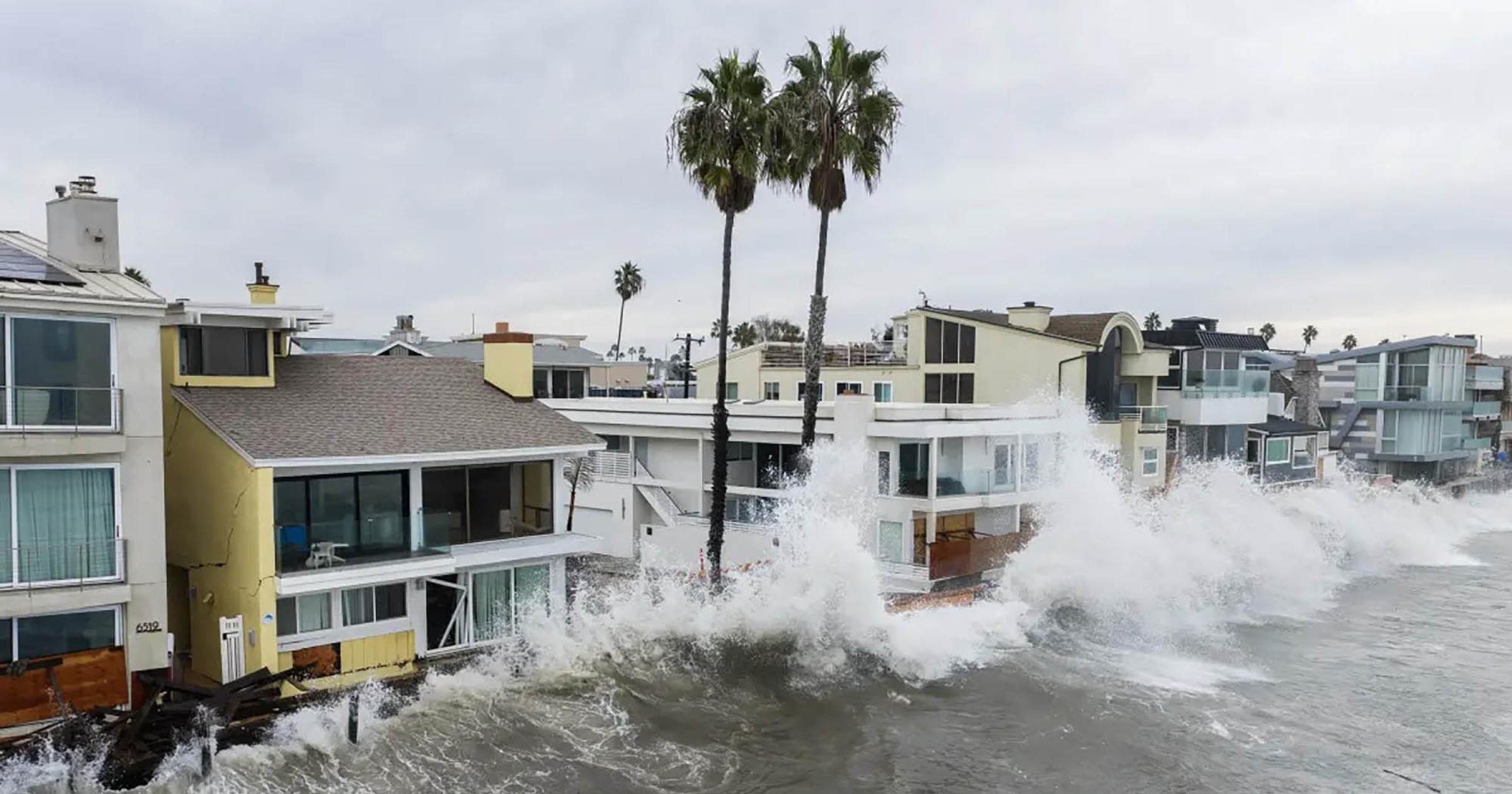 Tropical Storm Rachel’s surf drives out Long Beach residents, shuts Newport Beach beaches