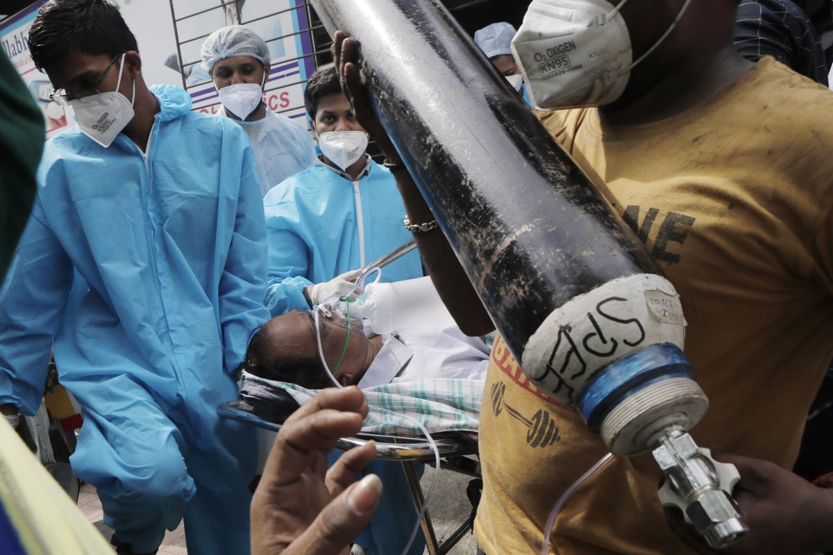 Health workers carry a patient after a fire in Vijay Vallabh COVID-19 hospital at Virar, near Mumbai, India, Friday, April 23, 2021. A fire killed 13 COVID-19 patients in a hospital in western India early Friday as an extreme surge in coronavirus infections leaves the nation short of medical care and oxygen. (Rajanish Kakade)