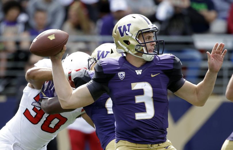 Washington quarterback Jake Browning didn’t get to play against Stanford last season because of a shoulder injury. (Elaine Thompson / Associated Press)