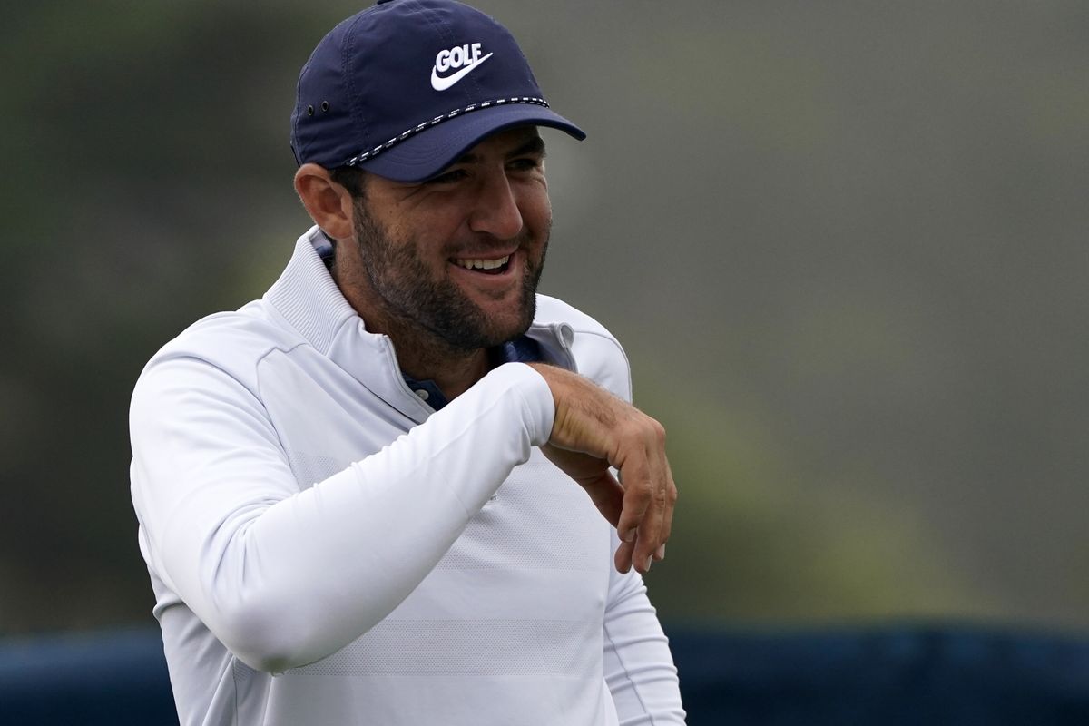 Dustin Johnson Emerges From Crowded Pack To Lead Pga Championship The Spokesman Review