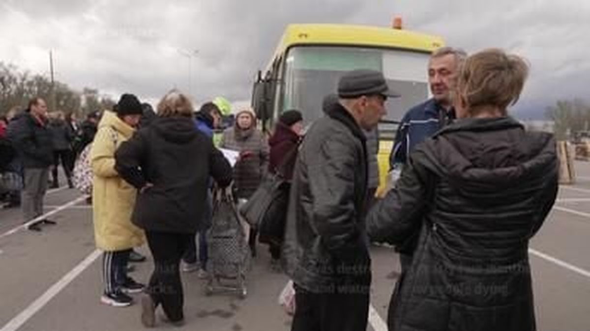 Some 80 people who escaped the besieged city of Mariupol finally made it to Zaporizhzhia on Thursday after more than 24 hours. According to the Red Cross, 1,500 people had been expected to be evacuated by bus, but the Russians allowed only a few dozen to leave and pulled some people off the buses. 