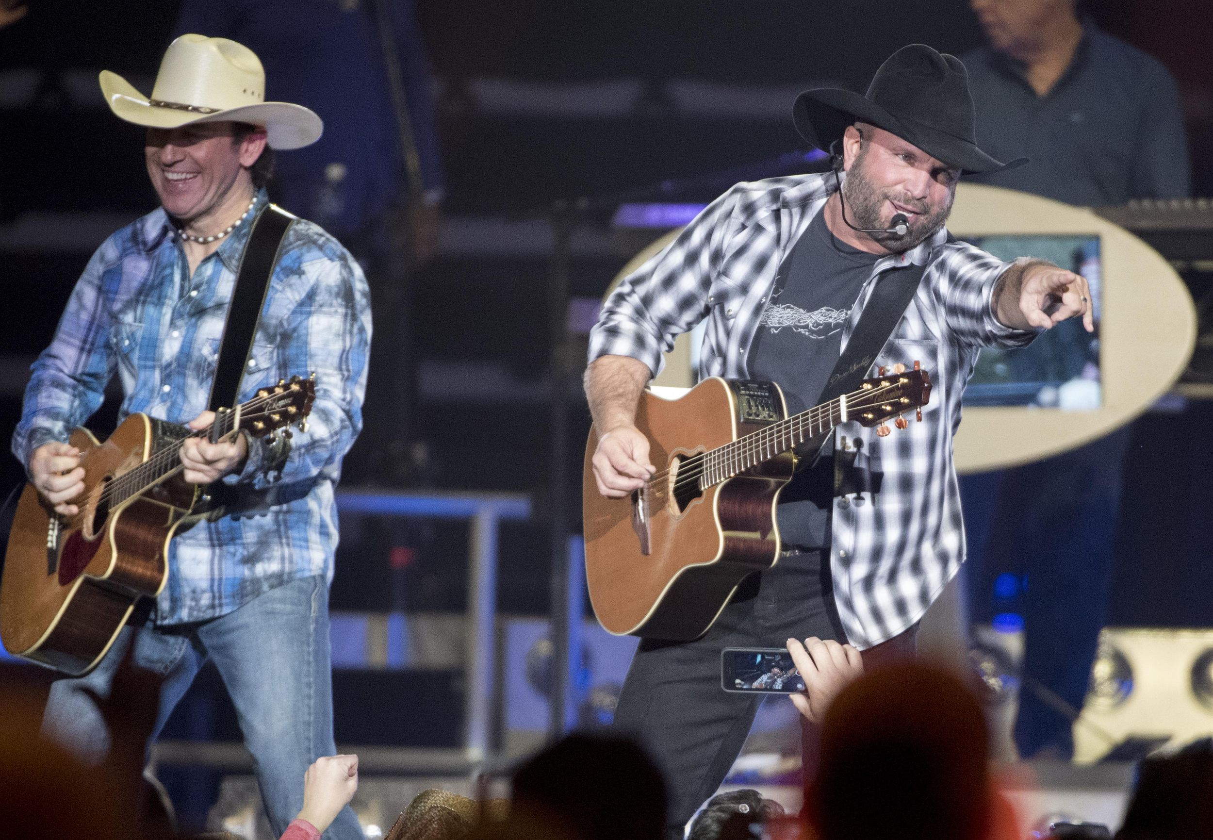 Garth Brooks drums up $14.6 million worth of business in Spokane | The ...