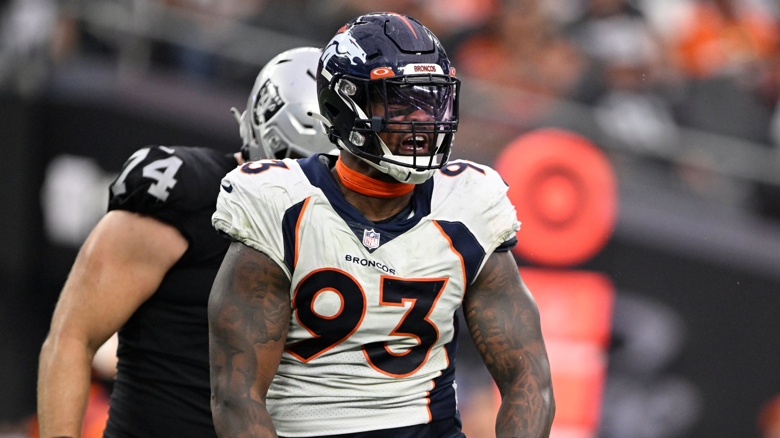 Denver Broncos' DL Dre'Mont Jones Earns High Praise from Players