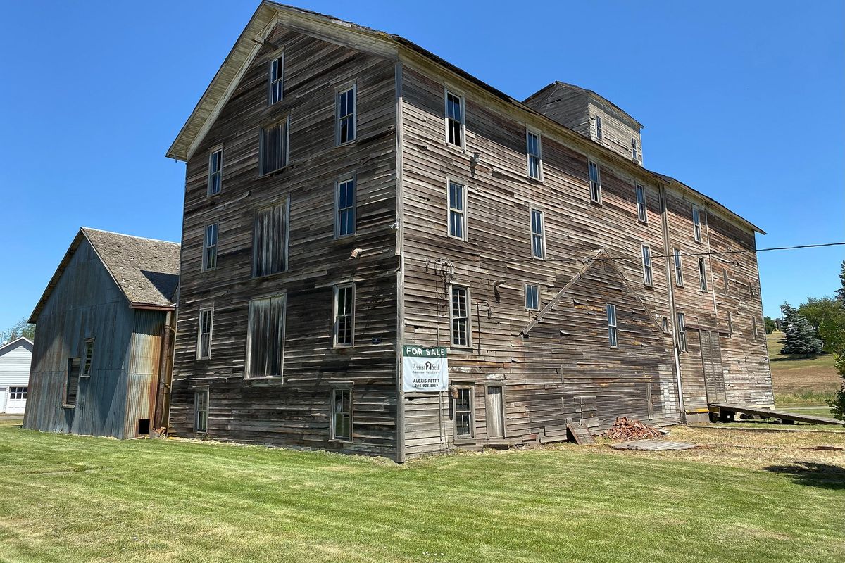 The historic Oakesdale mill on the day of the town