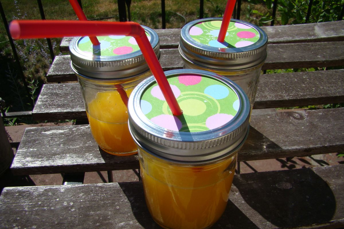 Make your own juice boxes with canning jars! (Maggie Bullock)