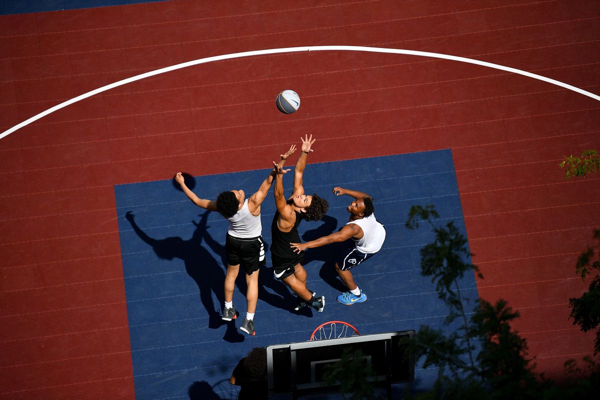 High Schoolers battle it out on the High School Varsity Elite court during Hoopfest 2019.  (TYLER TJOMSLAND)