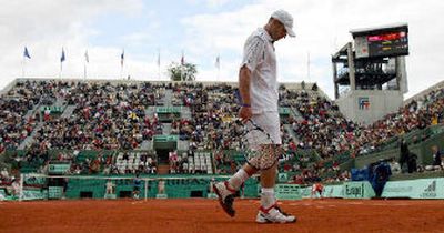 
U. S. player Andy Roddick leaves the court to a chorus of boos from French Open crowd. 
 (Associated Press / The Spokesman-Review)