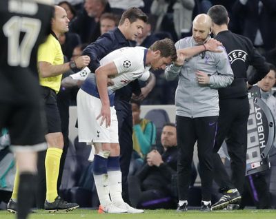 Tottenham’s Jan Vertonghen walks off the pitch with a head injury during the Champions League semifinal first leg soccer match between Tottenham Hotspur and Ajax at the Tottenham Hotspur stadium in London, Tuesday, April 30, 2019. (Frank Augstein / Associated Press)