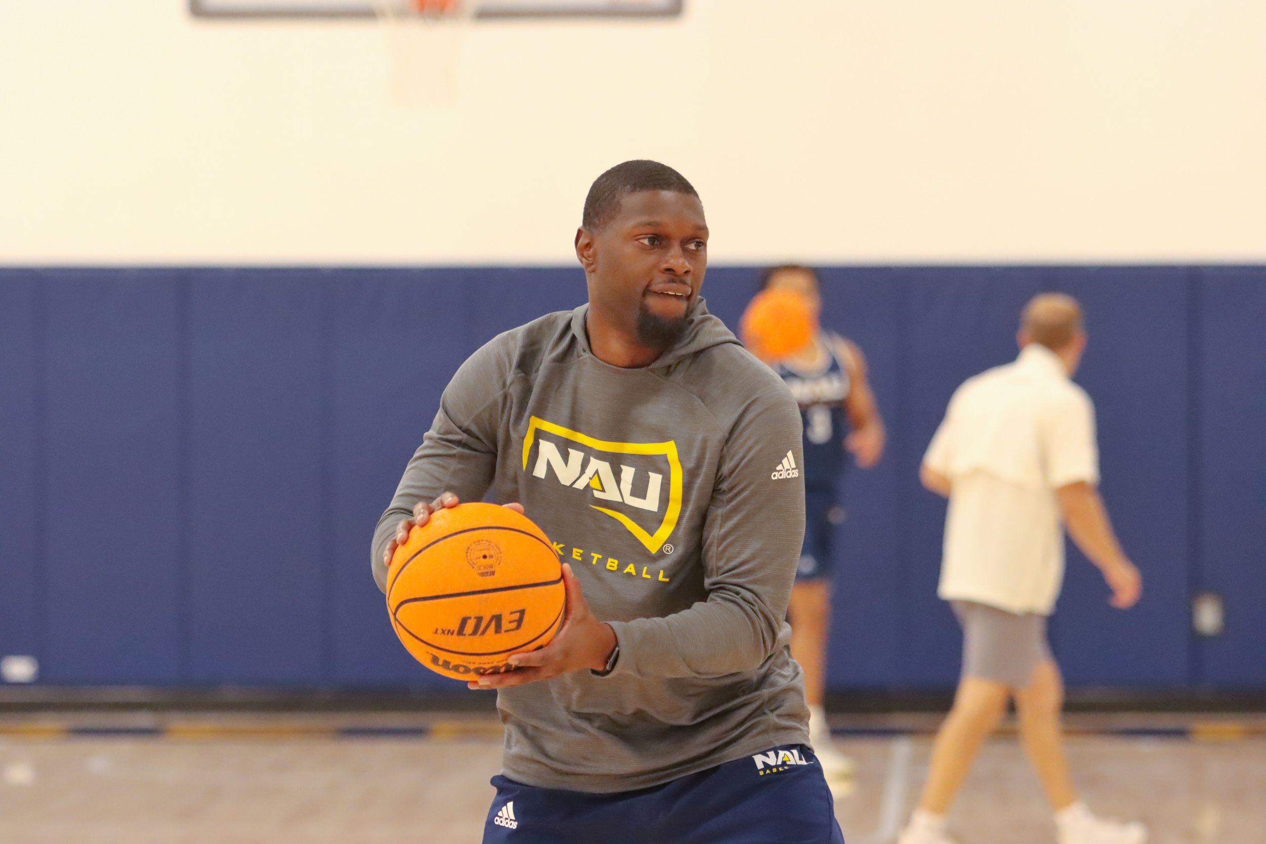 Former Gonzaga guard Gary Bell accepts assistant coaching role at