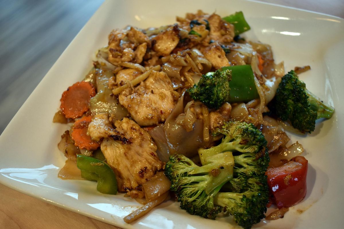 Pad see-iew with chicken at Kuni’s Thai Cuisine in north Spokane. (Don  Chareunsy / The Spokesman-Review)